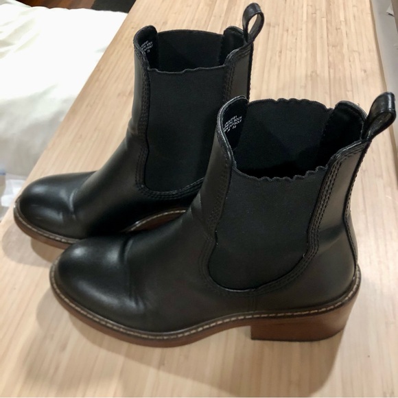 Steve Madden Laurely Chelsea Boots - Picture 3 of 10